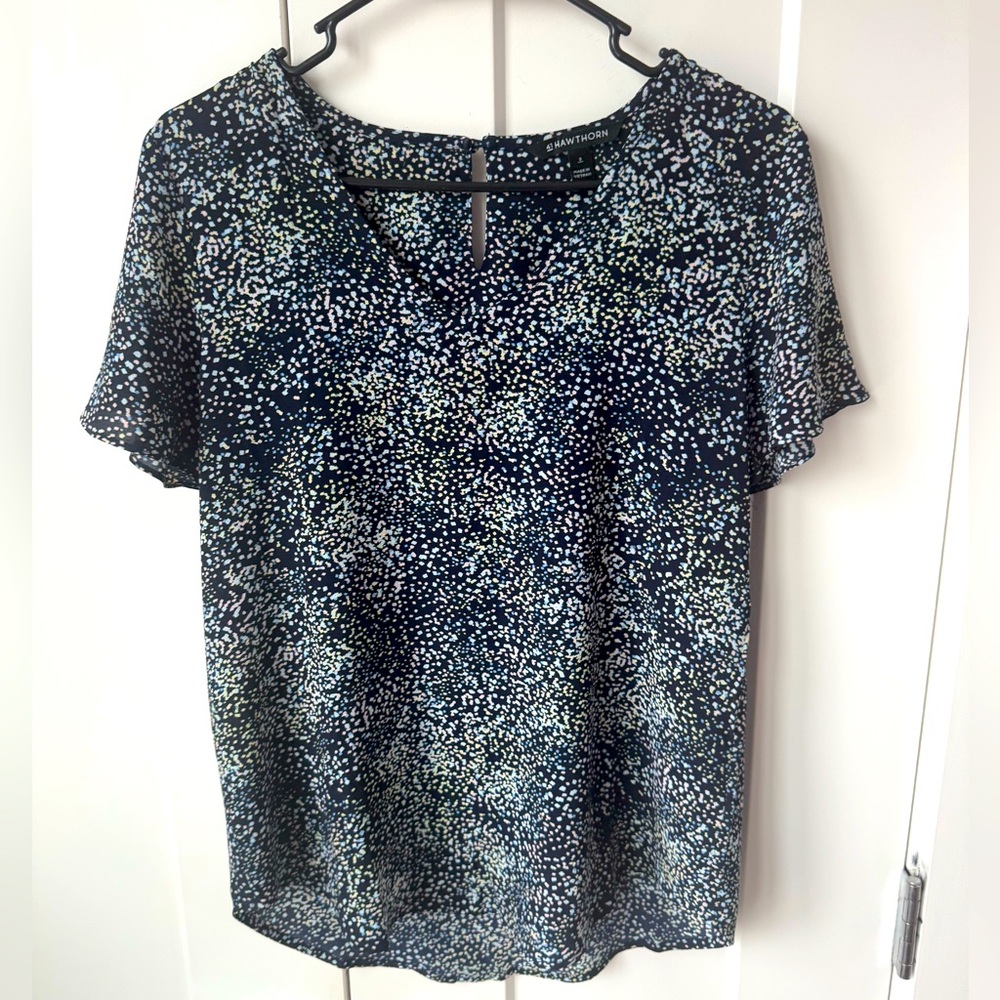 Nice blouse, navy speckled! V neck